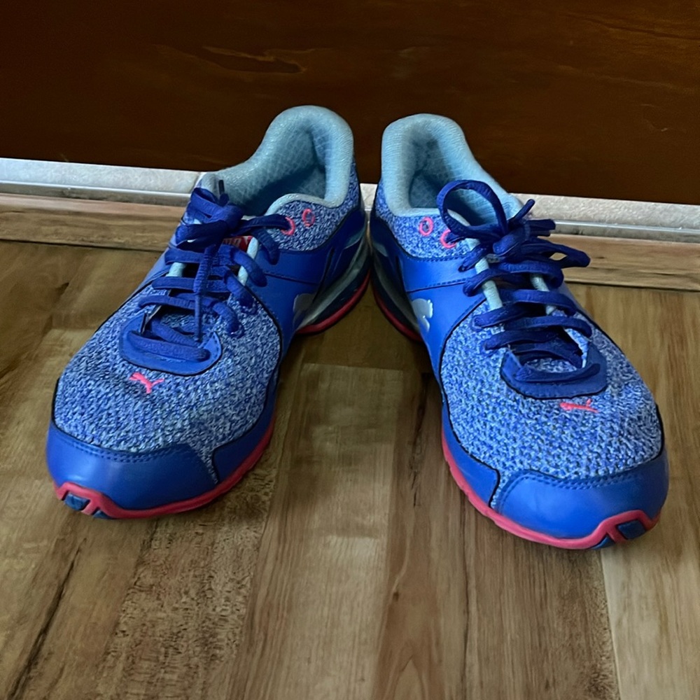 Puma shoes size 6.5.